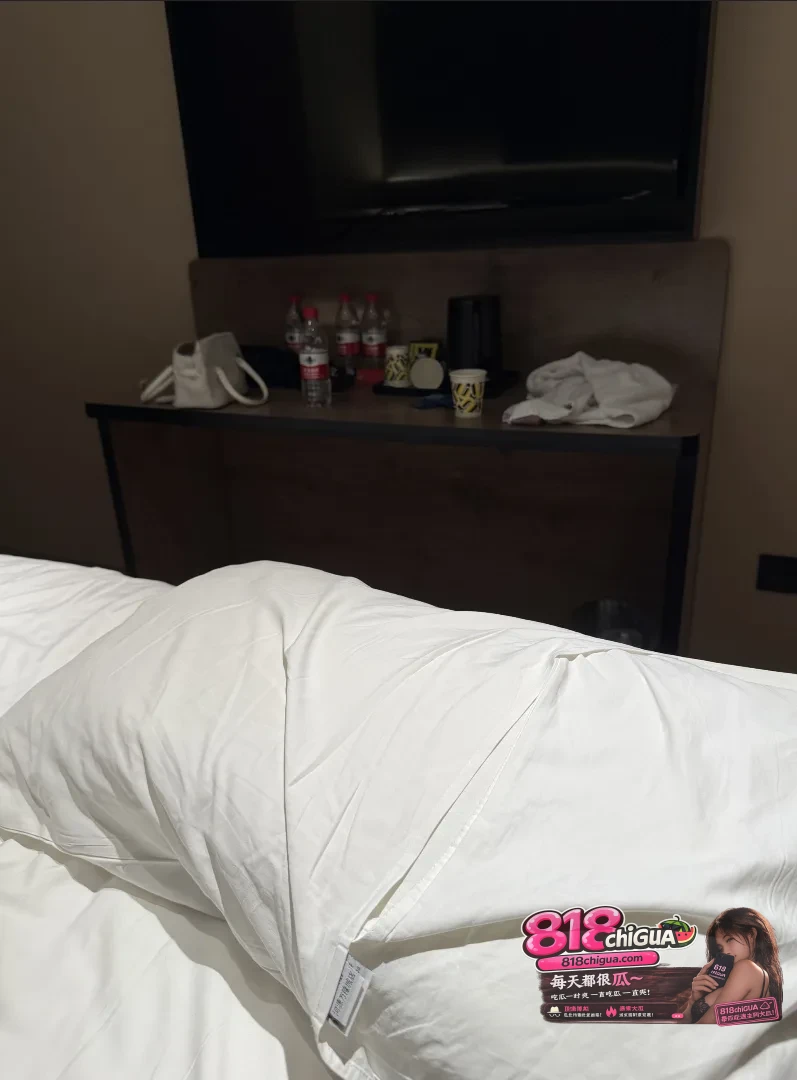 苹果云端泄密上海嫩妹郭荣露脸口交做爱视频前戏细致舌技超群!