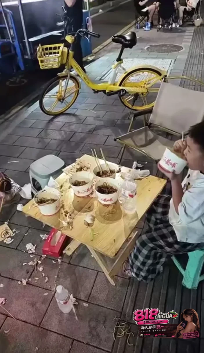 明码标价还是公然宰客？苏州路边摊惊现“天价炒面”，别让无良摊贩砸了夜经济的锅！
