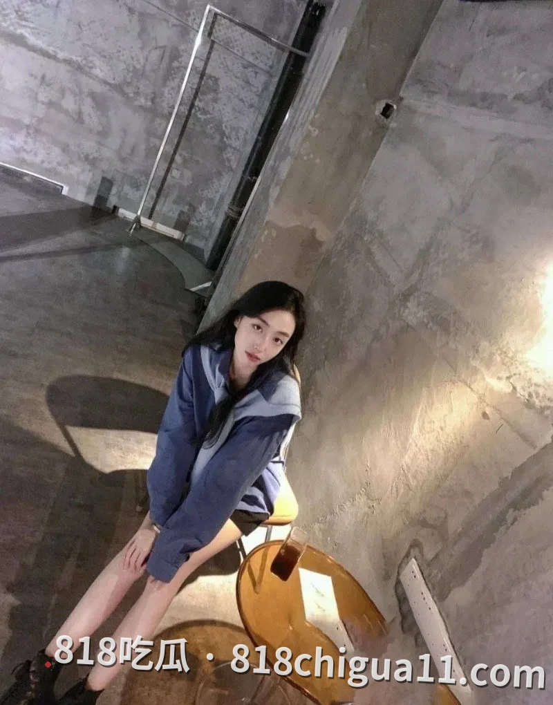 东营英语女教师李汶芯性爱视频泄密!未能偿还2万元债务,被迫自拍挨操画面暴露于网络,曾经优雅的美人沦落成供人玩乐的骑乘玩具。