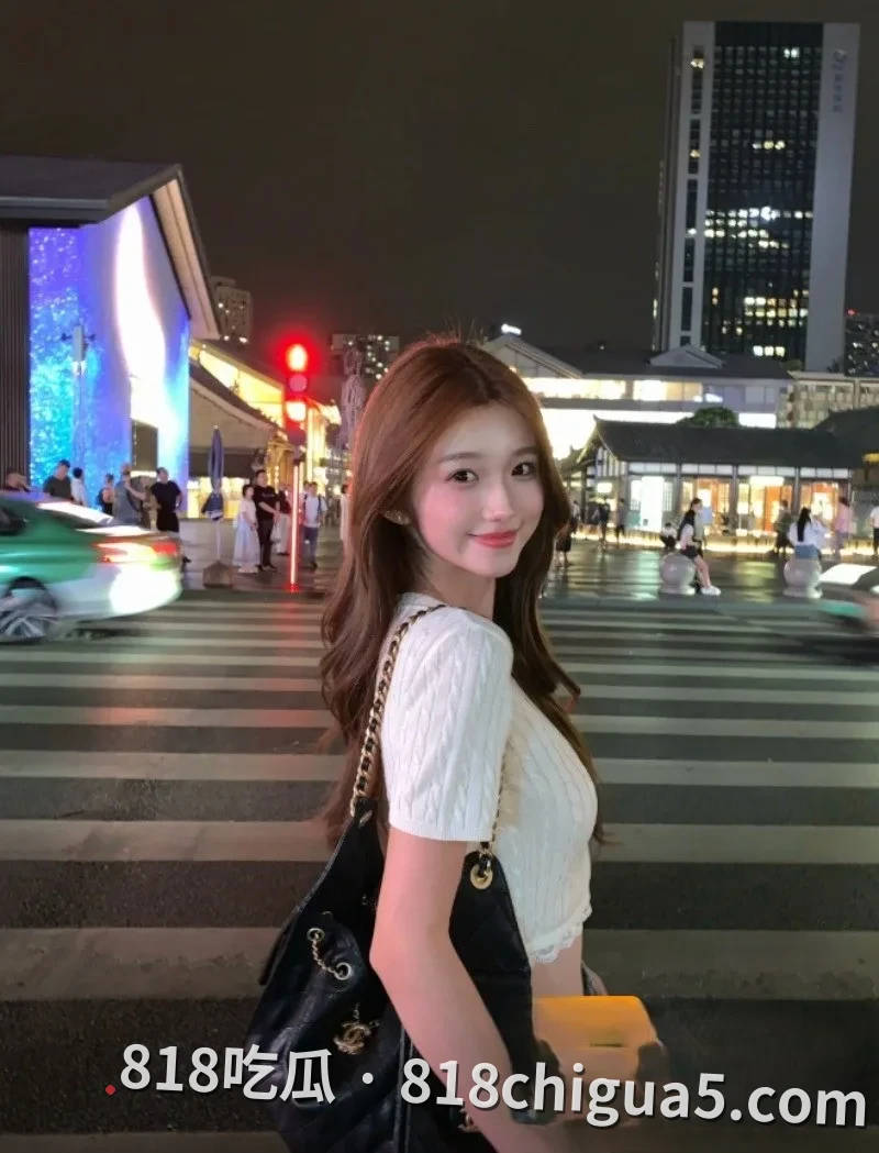 四川成都母狗张欣语魔性女喘福利流出,川妹子方言浪叫到失禁听完耳朵怀孕! 当场给自己的大屌撸一发。