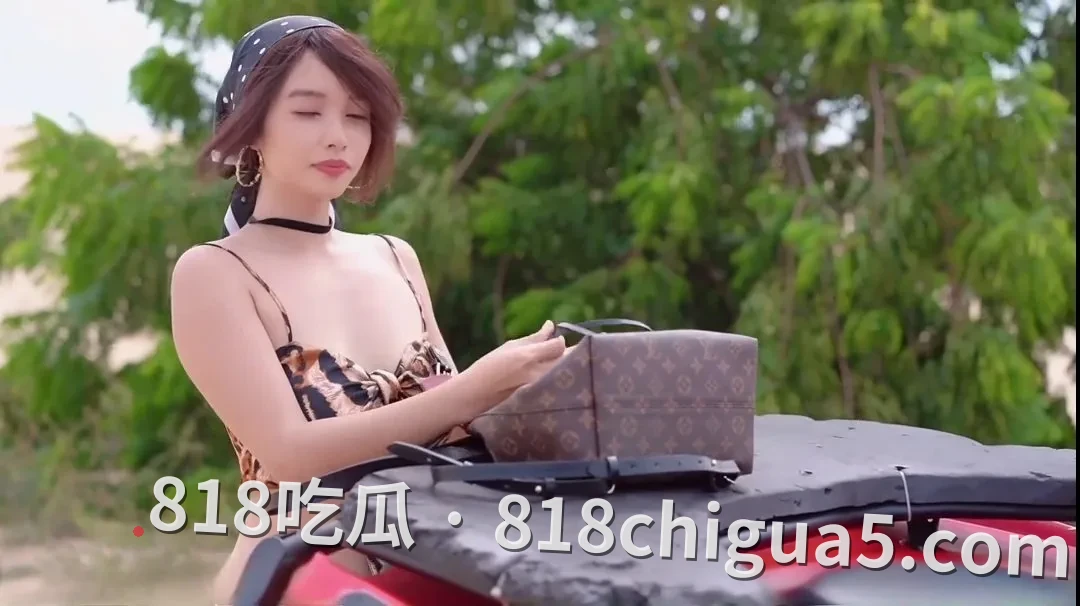 亚裔甜美女神 JasmineJ9966 户外沙滩车露出 自慰潮喷放尿反差拉满