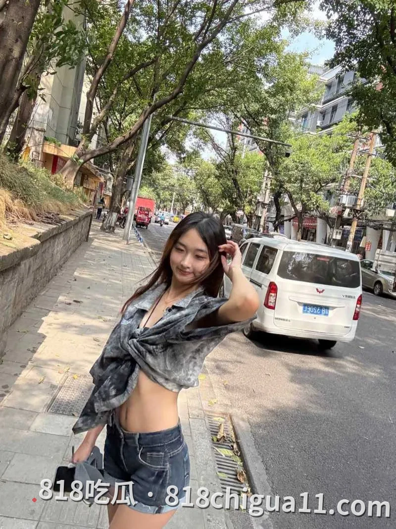 浙江杭州乖乖女陈君妍面清纯可人背地里却骚浪贱货!娇滴滴在男友面前装可爱,私底下被干到翻白眼,汁水横流哭喊求饶。