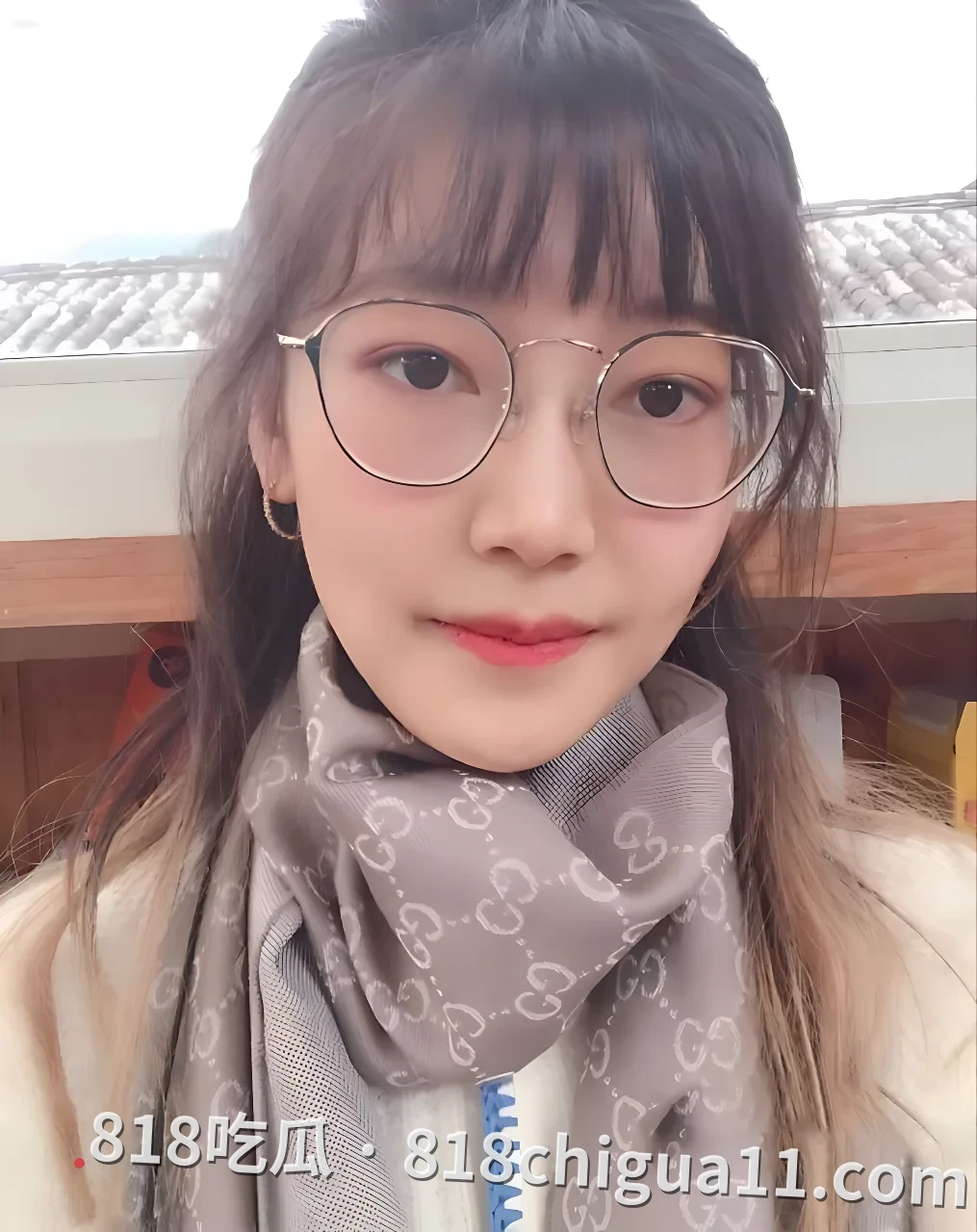山东女大学眼睛校花孙晓文被男友兄弟骗去酒店挨操视频!主动为鸡吧戴套女上位抽插,原配在旁边看着自己女友被操到高潮,顺势撸了一发。
