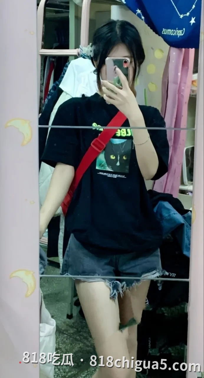 情侣泄密!武汉大学反差学姐梁宇晨与男友周末酒店约会私拍曝光!全程露脸做到坐骑,被四眼男友无套狂操,口塞内裤激情拉满!