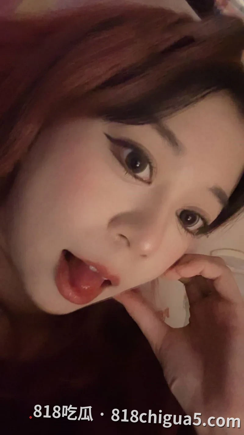 贵州乖巧小妹李磬被金主网络调教浴室湿身戏码,隔着雾气揉弄胸部,戴上沾有体液的内衣发号施令,真实无剪辑版本外泄。