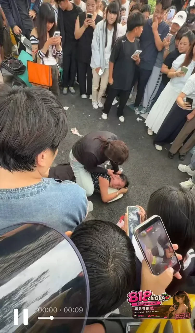 河北高阳惊现奇观！“小三”街头引爆纠纷，吃瓜群众竟让全城交通瘫痪！