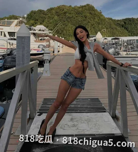 五年感情比不过碎银几两!抖音百万网红晚安晶晶酱出轨傍大款,男友戴诚亨陪跑五年惨遭抛弃 !淫秽视频全网曝光声讨渣女!