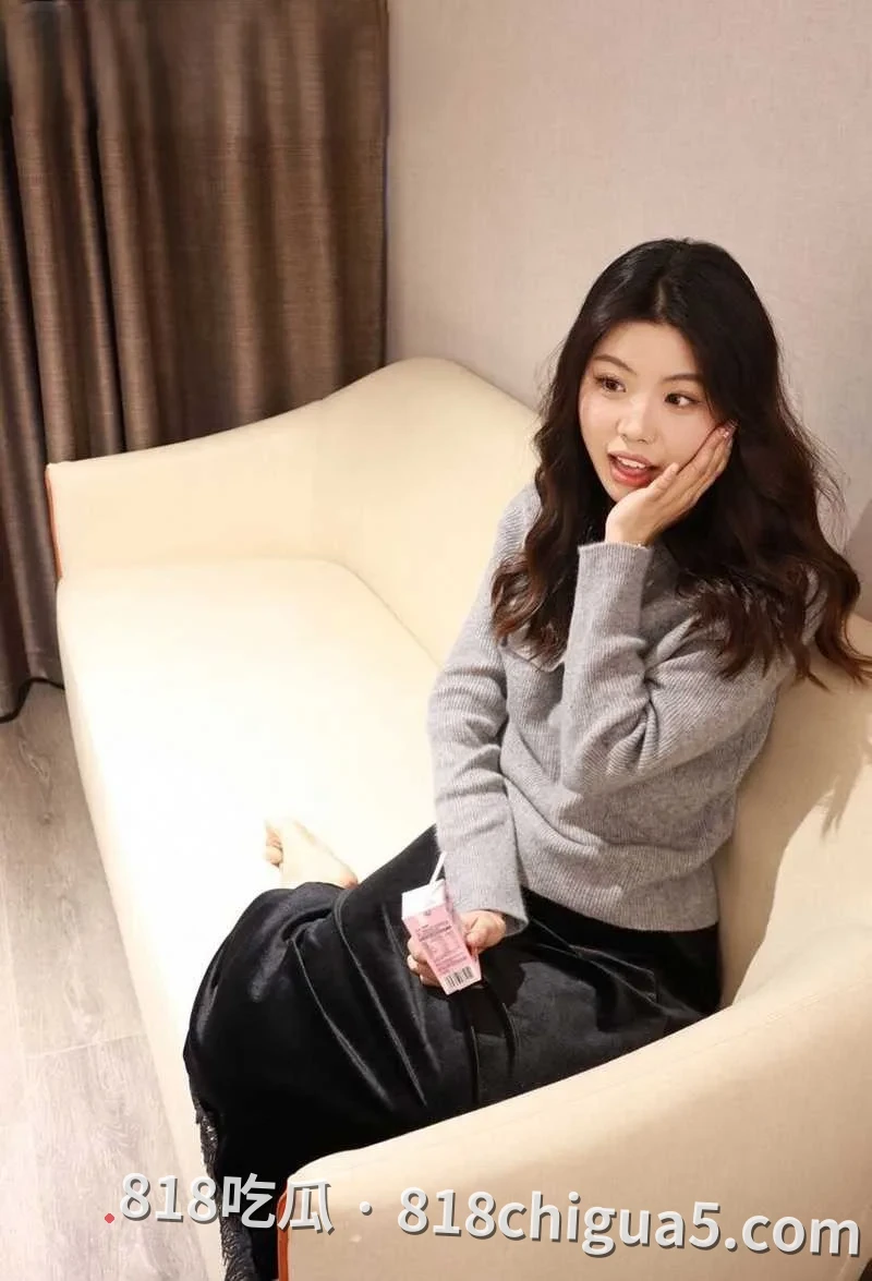 杭州清纯小美女刘欣媛和男友私拍视频 露脸舔掉道具自慰 黑丝被男友撕开猛干小穴