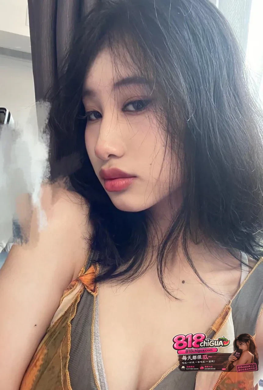 杭州职院王方锐大尺度私密视频遭男友售卖曝光！双手蹂躏天然巨乳，肉感酮体令人春心荡漾！