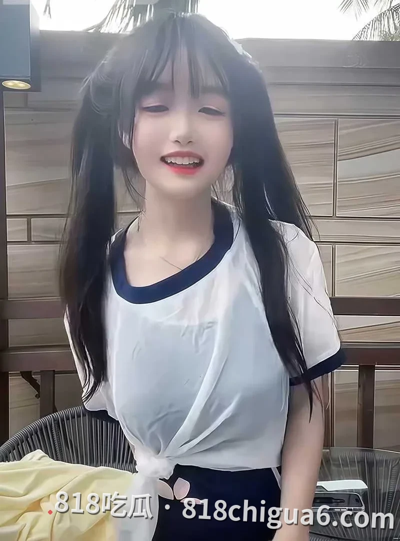 快手网红小芷儿会员骚舞福利 学生JK制服揉奶顶臀身姿诱人谁能忍得住