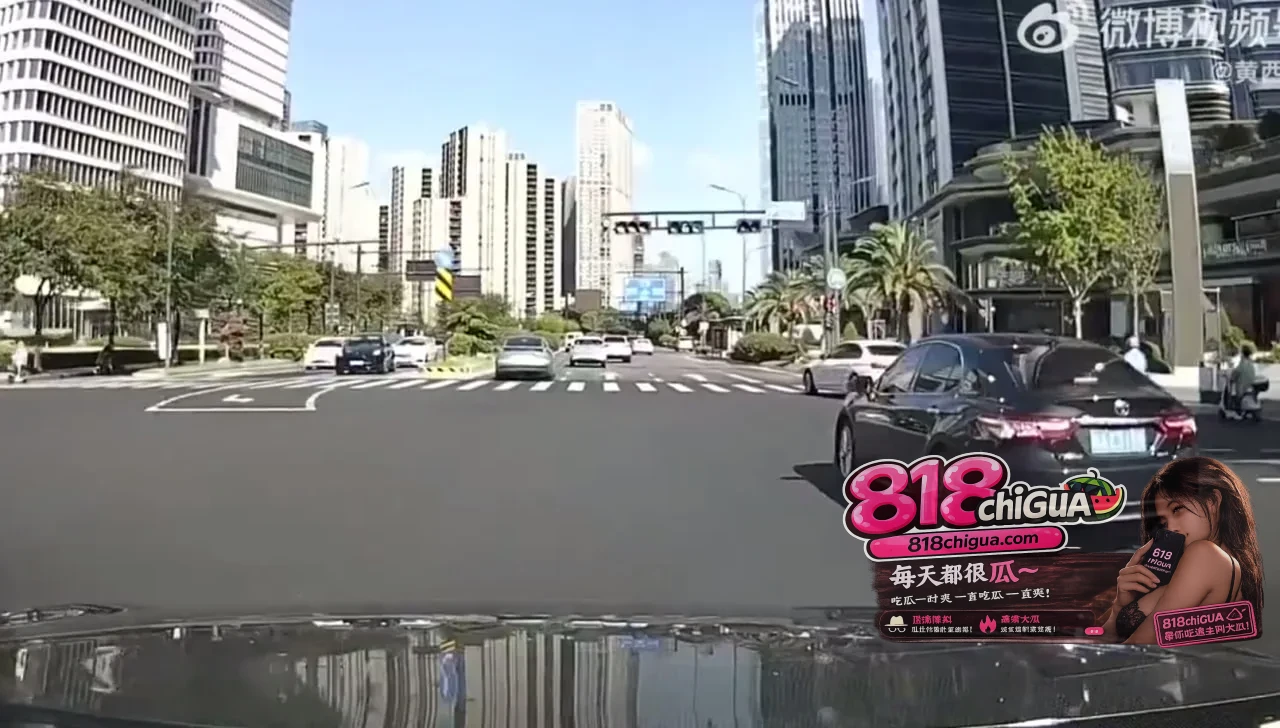 实线变道加塞还恶意别车?高压路怒的背后,是畸形驾驶特权在践踏安全红线