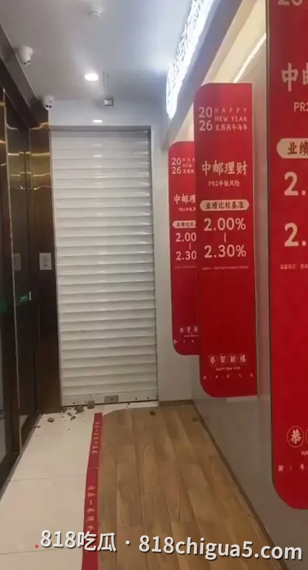 荒唐至极!贵州一男子刚被放出来又打砸邮政银行,声称“就想进去包吃包住”