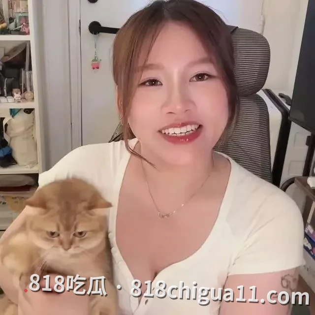 独家爆料!广东知名美女歌手艳照流出!与前男友房间内亲密自拍,高清露脸展示精湛口活技术,细致舔弄敏感部位配合窒息级深喉侍奉,