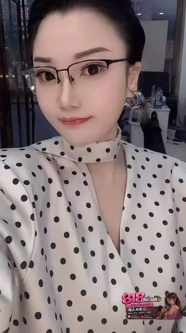 阳江警官陈祥青丑闻曝光，婚内出轨出轨中国银行行长何靖华，私密聊天记录性爱视频被原配老婆曝光！