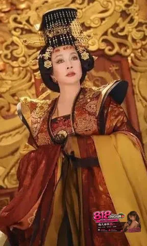 七旬女星刘晓庆陷舆论漩涡,与前助理古柯同居六年互称老公老婆,分手后索赔504万对拒,曝光私密视频引爆全网围观!