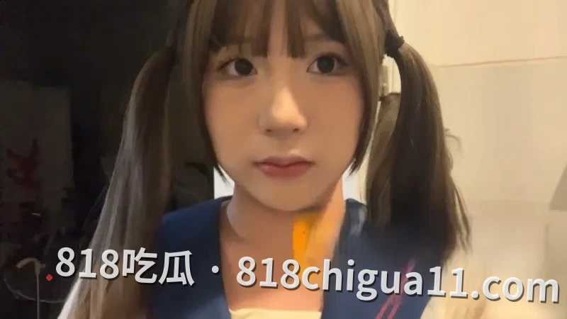 高颜值双马尾女大!对着镜子自拍各种装扮 黑丝白丝足控全套上演浪到不行