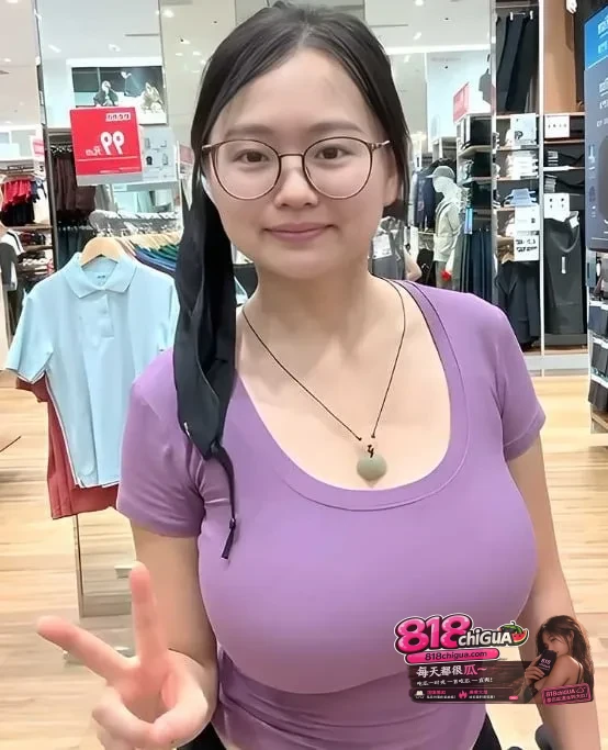 小红书穿搭博主小燕来了福利私拍媚骚揉捏罕见胸器诱人软肉从指缝溢出