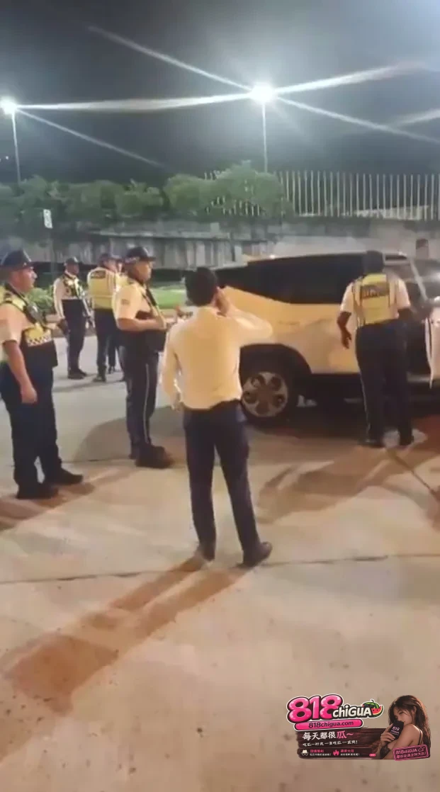 硬核“刷卡”通话?厄瓜多尔醉酒男子被查,竟掏出银行卡“疯狂呼叫律师”引全网爆笑