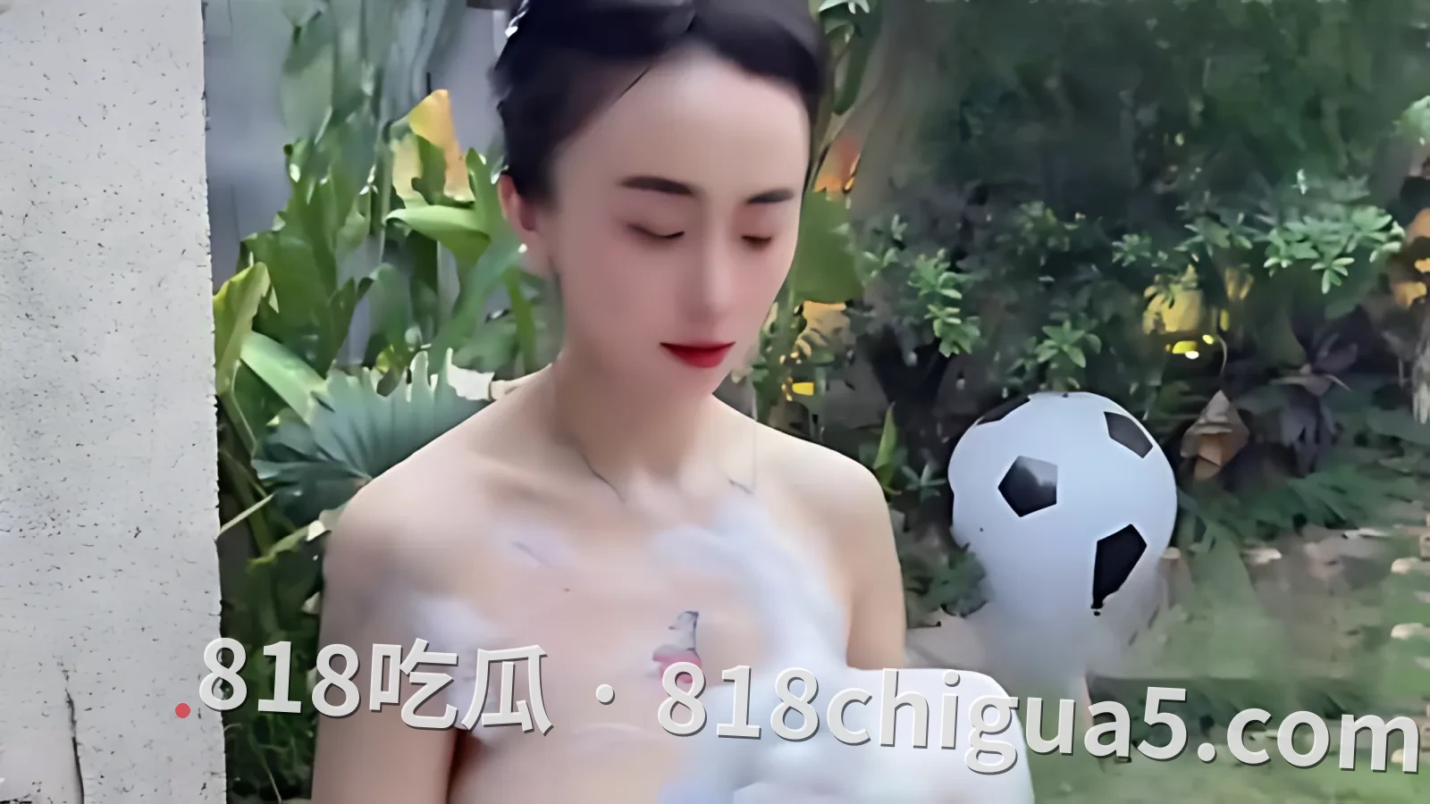 东北黑龙江网红大表姐花园大胆露出视频泄密!主动寻求刺激的SM女王形象,裸体暴露的在公共场合大胆表演,现场示范洗澡揉逼自慰技巧。
