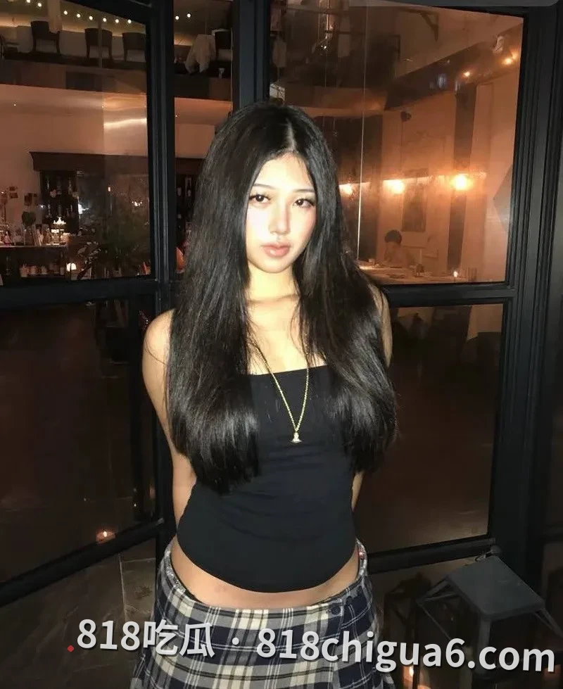 长腿模特云薇约炮做爱视频 女仆制服黑丝被金主调教浓精射满脸 一副母狗满足样