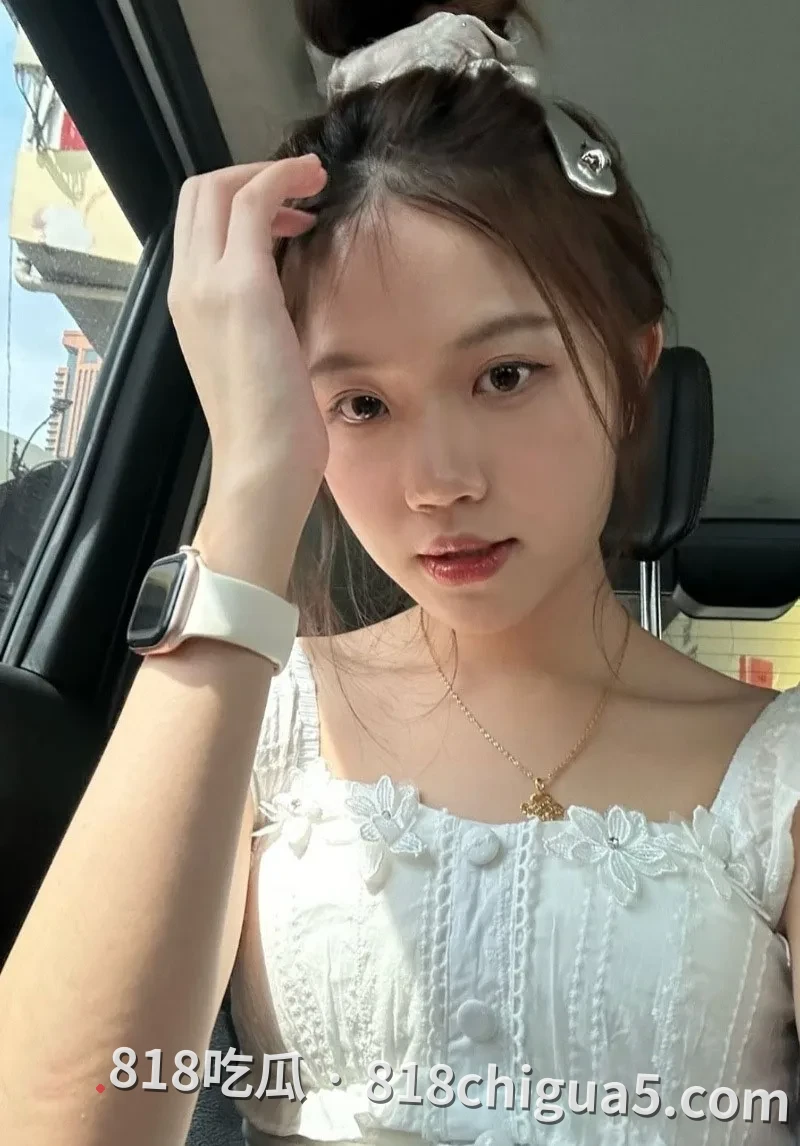 银行柜姐昕如与前男友做爱视频被爆!用性感网袜黑丝勾引,主动跪着口吸大屌进行安抚,喉咙还时不时的发出呻吟声。