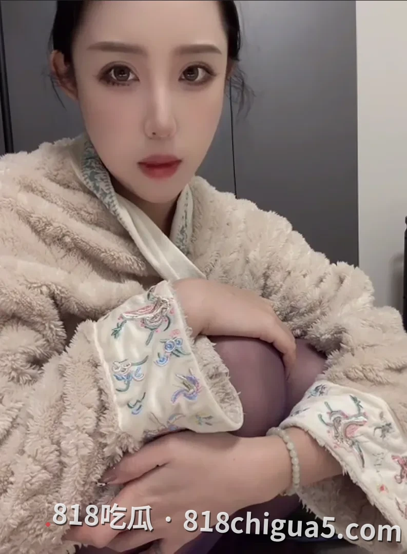 B站ASMR声控助眠性感女主播 陈肩睡不醒 直播录屏 身着情趣黑丝道具蹂躏蜜穴 高潮呻吟眼神尽显妩媚