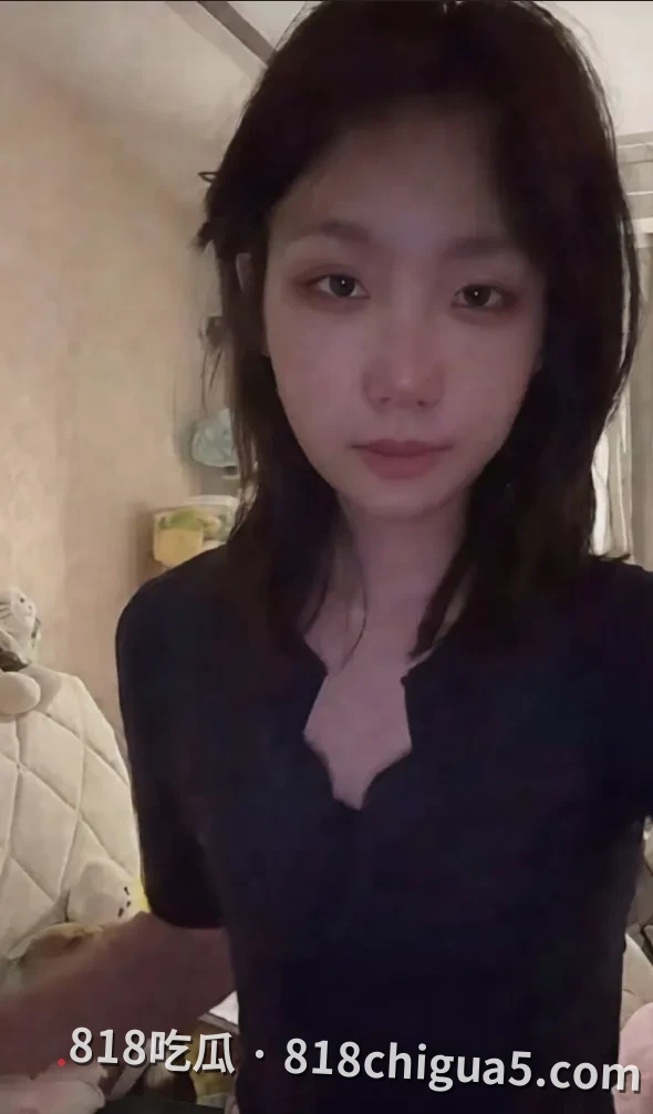 杭州嫩妹 宋以薇 露脸自拍自慰视频流出 薄衣到全裸反差直接把人看硬 淫贱表情看着只想操