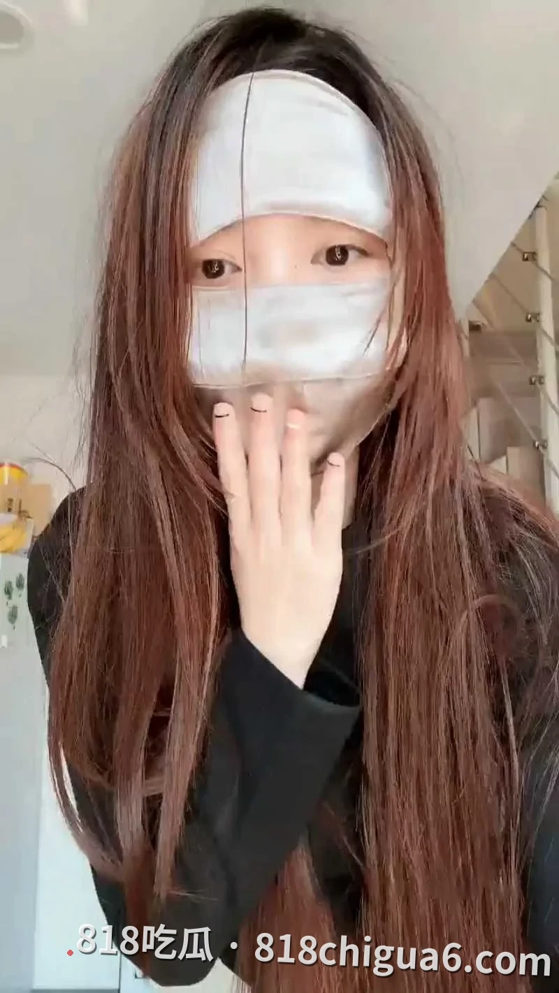 抖音博主用蹦迪涂鸦特效全裸对镜拍摄视频！性感风骚的舞姿看得让人直流口水，飞衣的瞬间审核员能否看到母狗骚贱姿态。