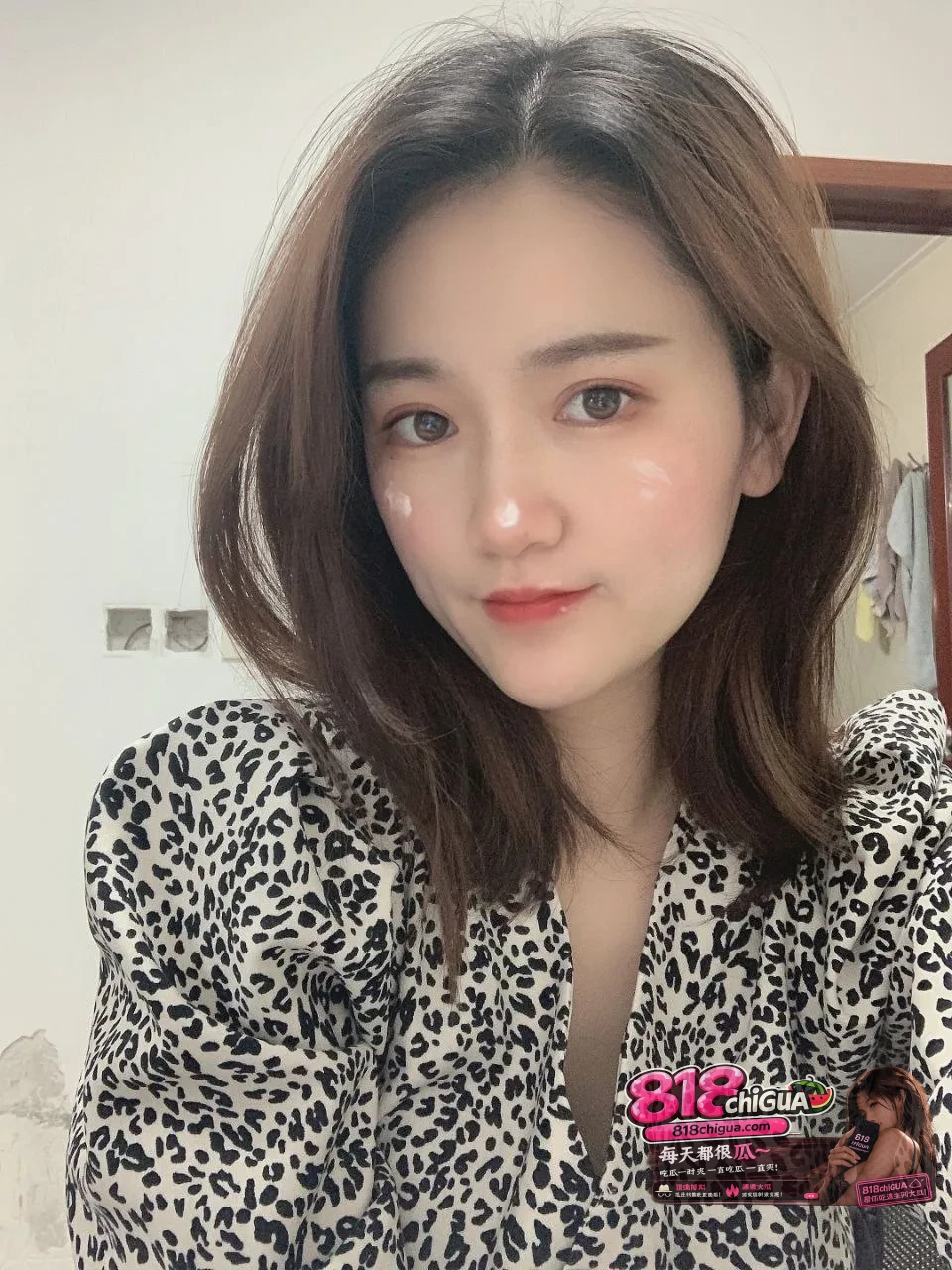 河北清纯少女【谢婧琪】私密视频曝光,酒店约炮被金主私无套后入呻吟不断,最后丝袜足交射在脚上!