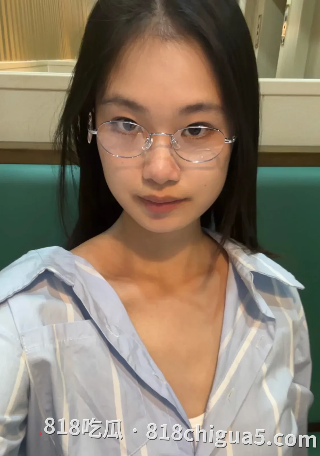 陕西咸阳极品反差眼镜御姐赖怡被金主包养视频!跪地深喉口交舔蛋蛋,第一视角近距离拍摄,后入式猛干大屁股,高潮脸超淫荡。