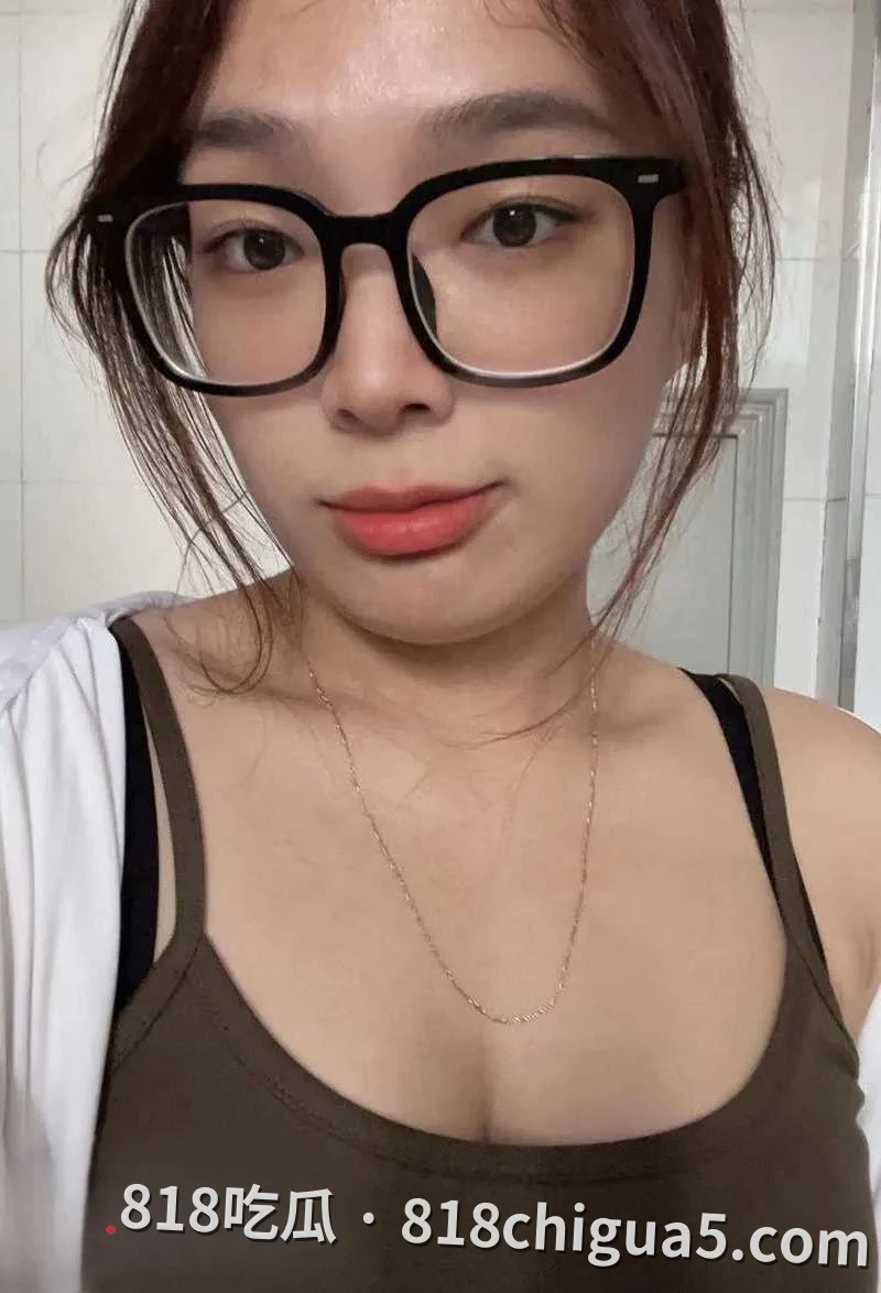 遇到母狗怎么办脱下裤子狠狠干 黑龙江眼镜妹吴雪被男友肛塞后入狠狠调教视频