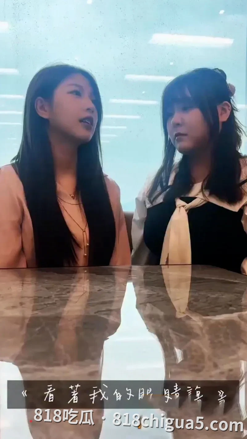 香港友邦保险业务员Tiffany主动为业绩献身！表面光鲜亮丽私下竟是习惯吃吊的母狗，还被大鸡巴无套猛操小穴，看着都让人兴奋。