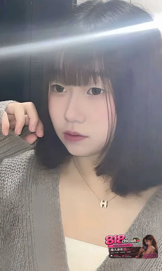 抖音海外版网红全民七辣极品反差骚女深夜直播回放金主在线调教性感骚穴被玩烂
