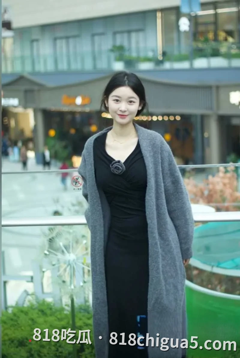 四川成都母狗张欣语魔性女喘福利流出,川妹子方言浪叫到失禁听完耳朵怀孕! 当场给自己的大屌撸一发。