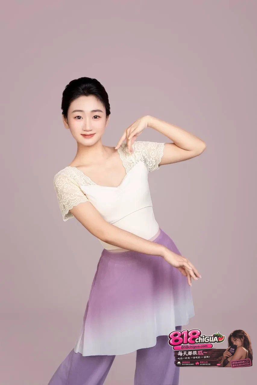 极品舞蹈老师穿汉服与金主无套做爱这柔情似水的古韵美女柔软娇躯被无情蹂躏极品颜值非常抗打!