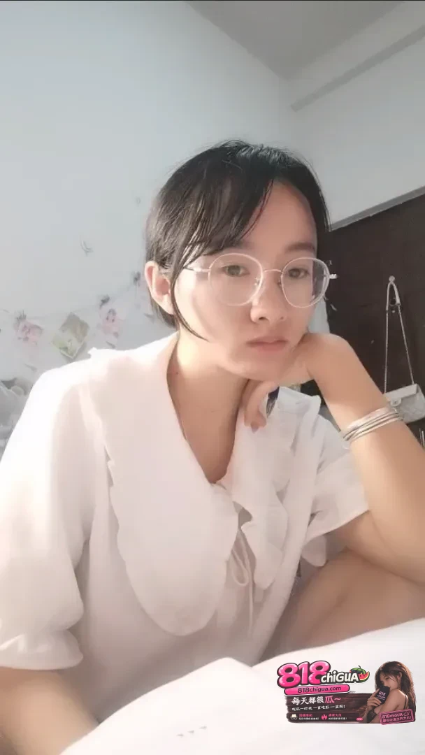 小学语文老女主播老师不是湿直播录屏办公室自慰反差爆棚跳蛋塞逼淫靡刺激