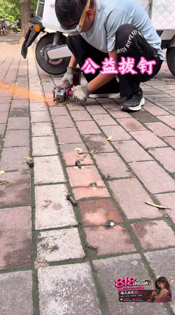 反转了!新乡城管连夜致歉:感谢博主自发拔地钉,诚恳接受监督!