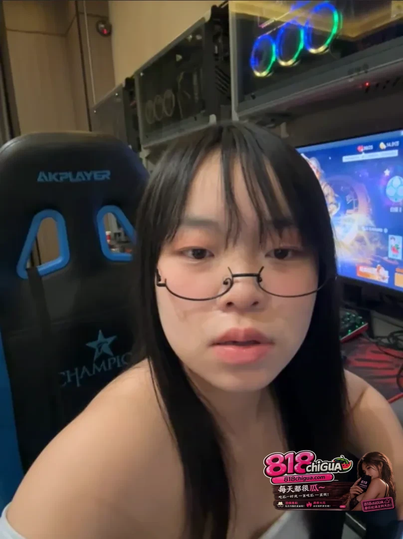 反差美女 TTbeibi178 网吧大胆露出 双腿大开被狂舔骚穴