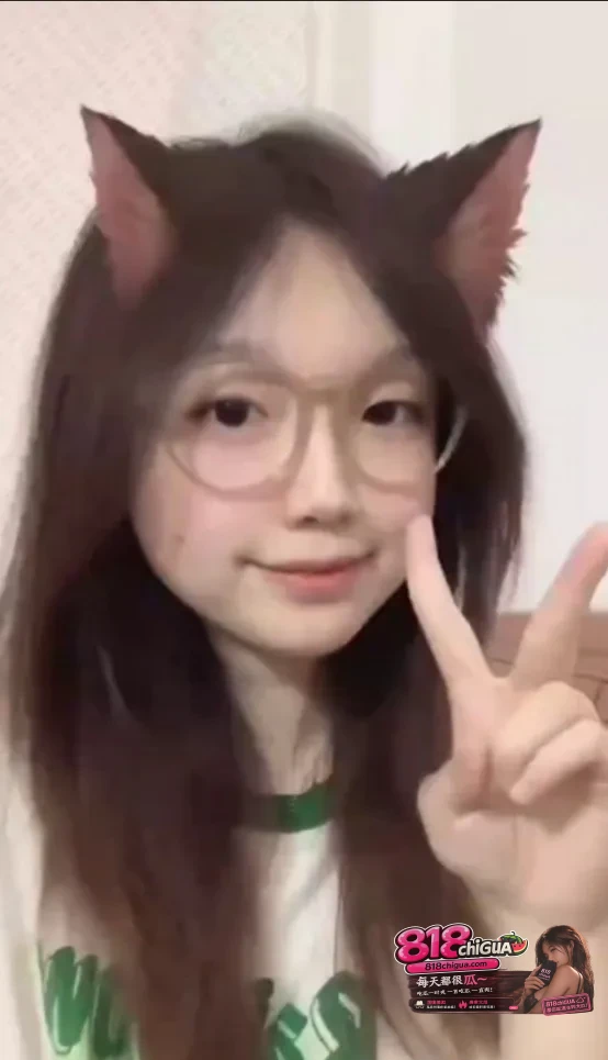 湖北职业学校清纯学妹林晓晓极品反差婊私下开房视频遭泄密