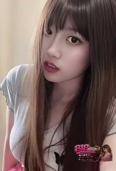 安徽清纯小网美冯嘉诺裸聊私密曝光变身爆乳浪女自慰揉穴露出挑逗骚浪反差