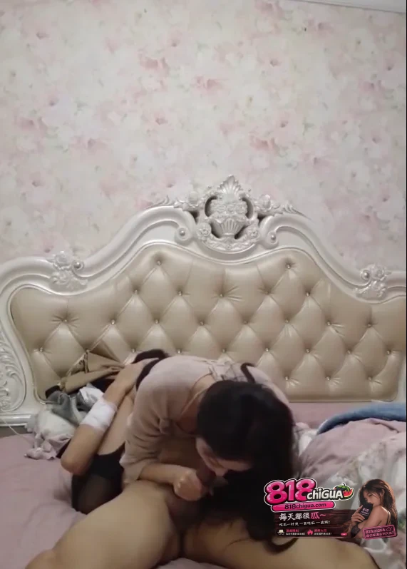 武汉大学新闻系校花周诗涵大尺度不雅视频流出爱玩户外的母狗酒店内被金主疯狂打桩