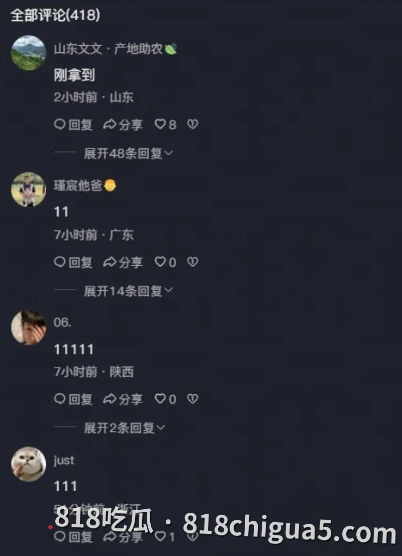 抖音热搜万岁山斗舞露奶视频曝光!性感黑衣条纹辣妹母狗下腰动作浮动太大,大奶外泄引全场欢呼尖叫。