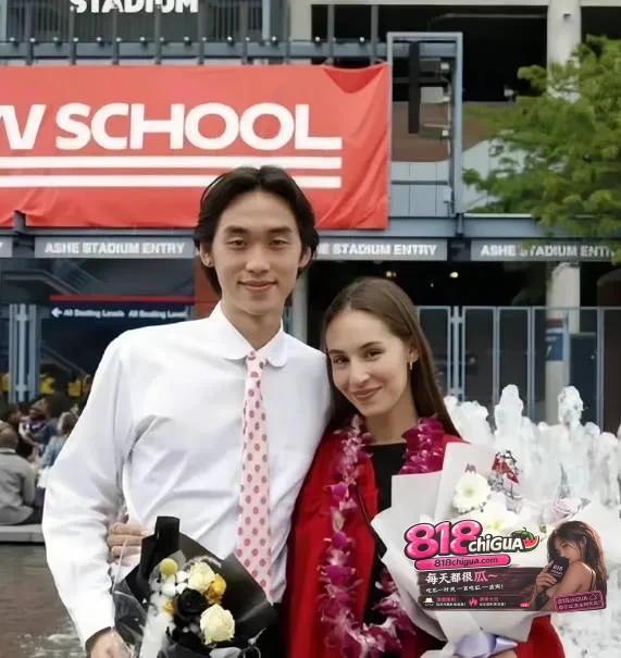刚官宣就翻车!内地男歌手林依轮之子林子濠黑历史曝光,被挖出早期与白女洋妞不雅视频,引起全网哗然!