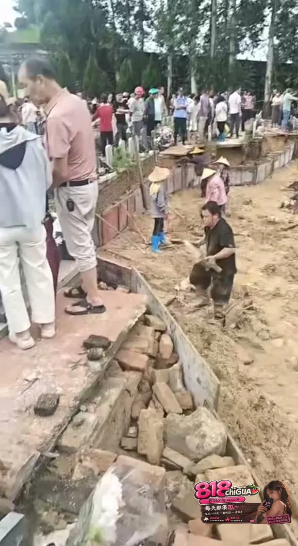 连日暴雨突发山体滑坡！福建泉州一墓园坍塌，多座坟墓被毁毁！