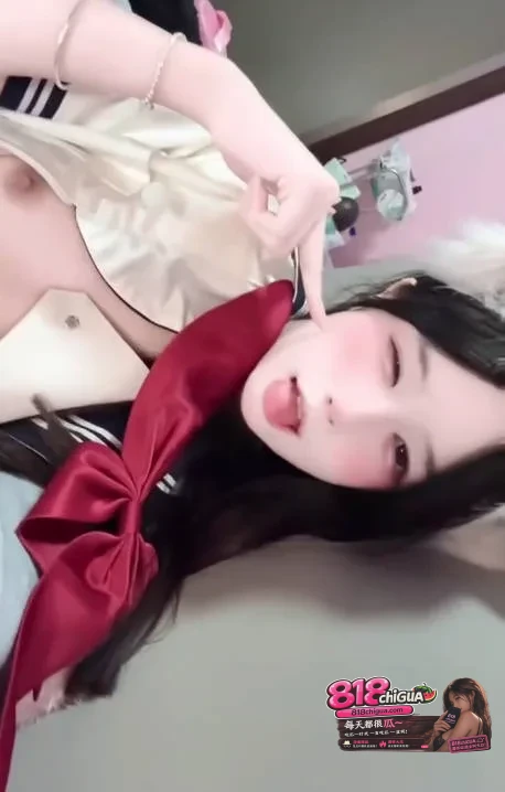 抖音萌妹小伊奶冻福利私密自拍视频全网疯传!白T黑丝极致诱惑,粉嫩乳头清晰可见,美得过分令人垂涎欲滴!