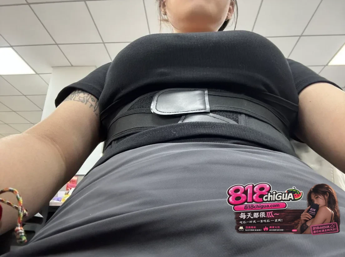 抖音小博主kkkkk姐超淫性爱私拍露脸舔肛深喉上瘾 掰穴发骚被后入爆操上演极致反差超劲爆