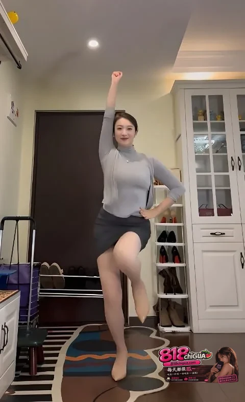 抖音高颜值宝妈在在妈金主定制福利长腿御姐指尖探索奶子乱晃玩弄骚穴