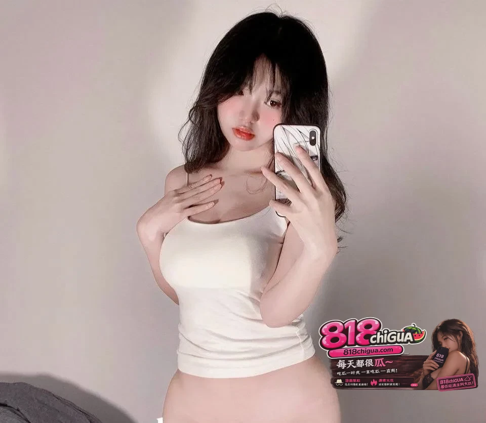 萝莉美少女福利姬 真真U 自慰视频大合集 大胸翘臀肤白貌美 一双长腿勾人魂魄!