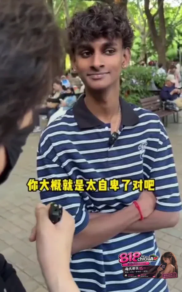印度三哥来到上海相亲角相亲强调自己是印度高种姓可以给女方做咖喱牛肉。 结果被中国阿姨怼得一句话说不出!