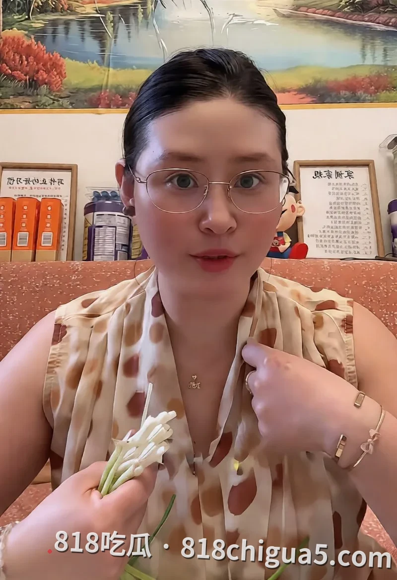 陕西网红座山雕捧老婆与男网红炒CP被绿,假戏真做拍淫片网友赐名武大雕